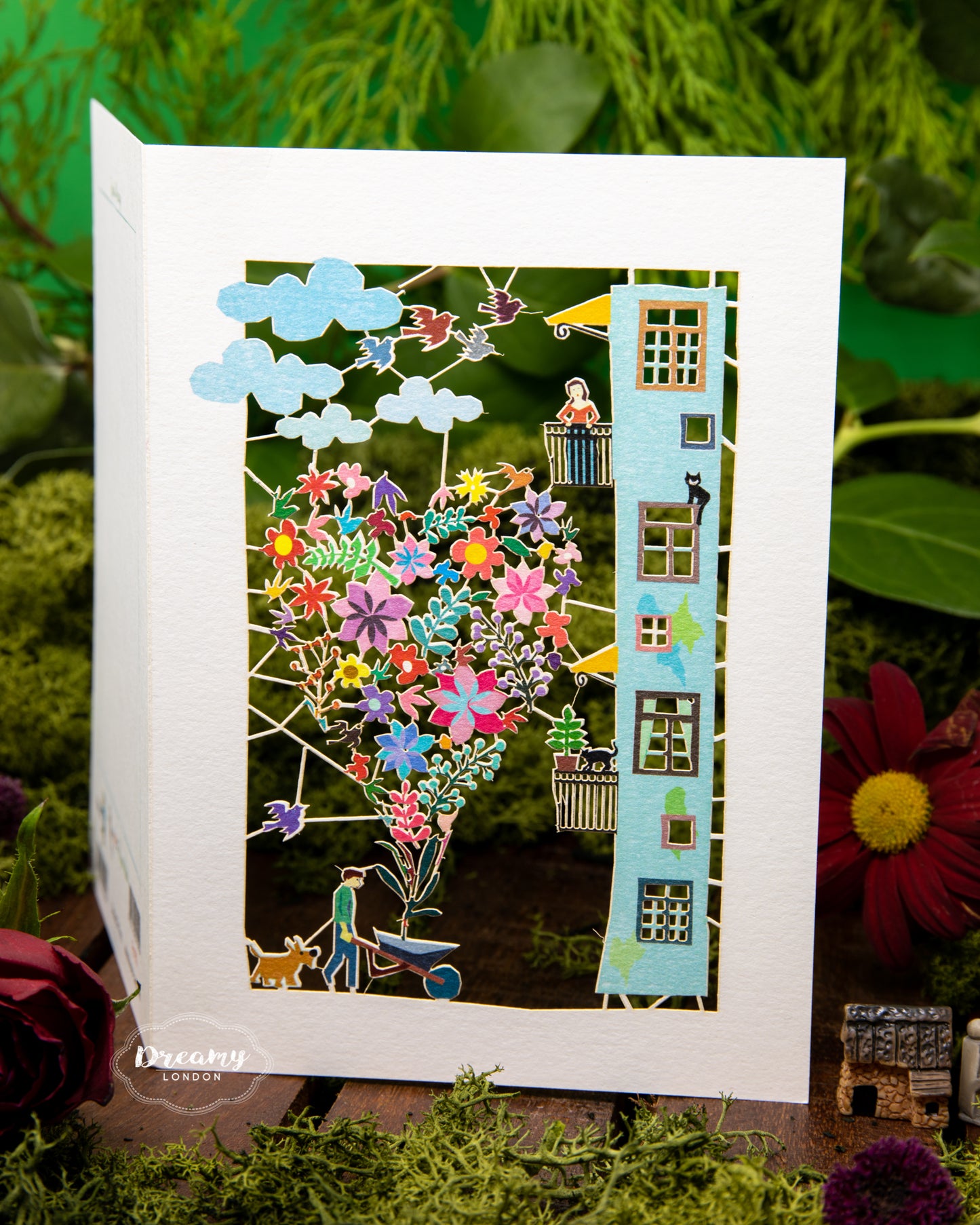Greeting Card showing guy giving a heart-shaped bouquet of different flowers to wife, girlfriend, Bouquet Love Card for Her, Greeting Card for Wife, Girlfriend, Love Card for Her, Gift for Her - Made in England - Dreamy London