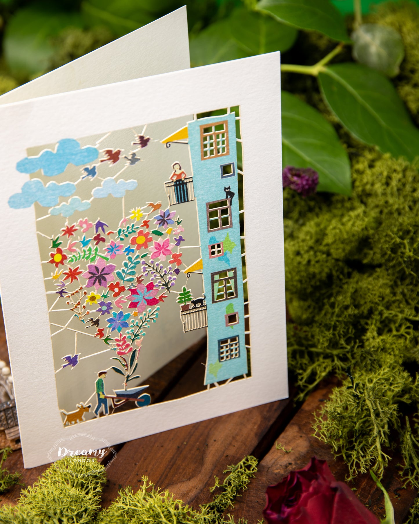 Greeting Card showing guy giving a heart-shaped bouquet of different flowers to wife, girlfriend, Bouquet Love Card for Her, Greeting Card for Wife, Girlfriend, Love Card for Her, Gift for Her - Made in England - Dreamy London