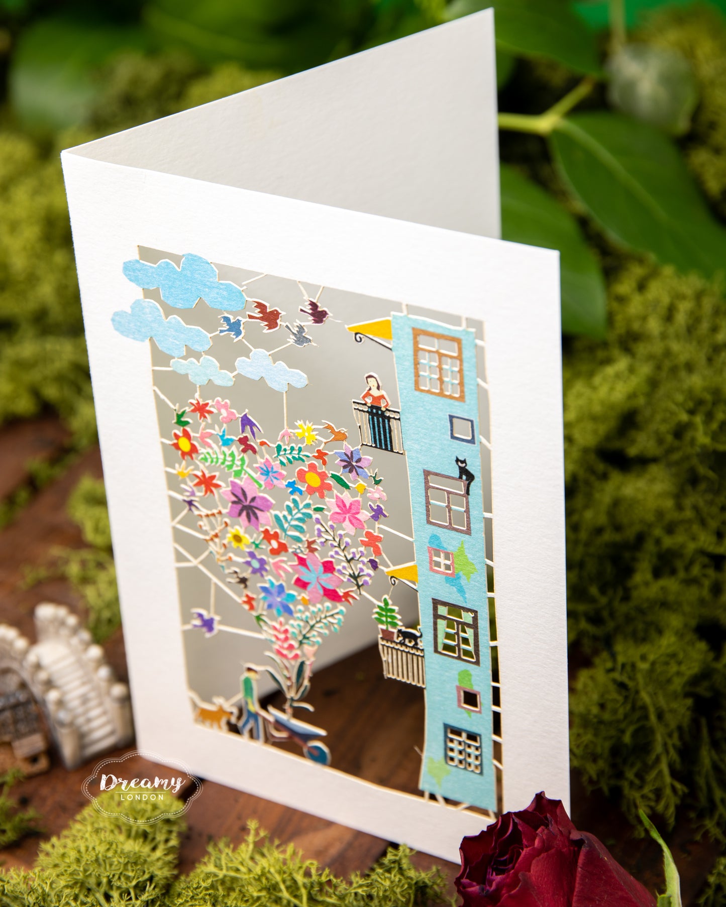 Greeting Card showing guy giving a heart-shaped bouquet of different flowers to wife, girlfriend, Bouquet Love Card for Her, Greeting Card for Wife, Girlfriend, Love Card for Her, Gift for Her - Made in England - Dreamy London